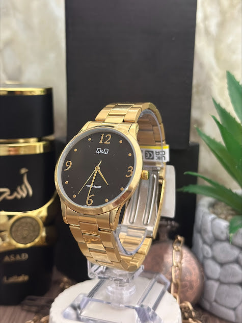 QYQ CABALLERO DORADO REDONDO FONDO NEGRO CUATRO NUMEROS DORADOS